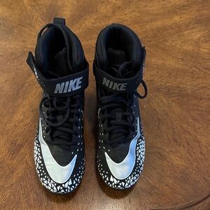 Nike Mens size 8.5 Black and Silver Football Cleats